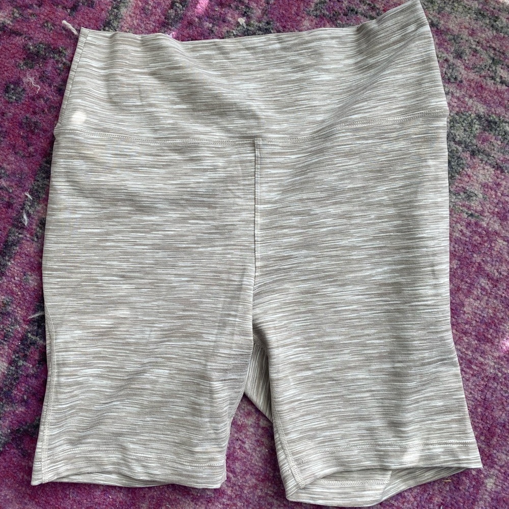 Outdoor Voices 7” Flow Shorts sz L